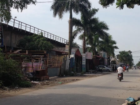 Hà Nội: Dân ngang nhiên xâm phạm hành lang bảo vệ cầu, chính quyền vô can?