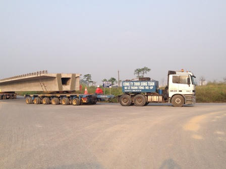 Choáng ngợp trước hình ảnh vận chuyển dầm bê tông “khổng lồ” lớn nhất Việt Nam 
