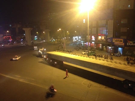 Choáng ngợp trước hình ảnh vận chuyển dầm bê tông “khổng lồ” lớn nhất Việt Nam 