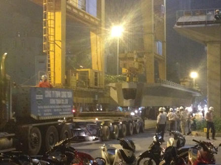 Choáng ngợp trước hình ảnh vận chuyển dầm bê tông “khổng lồ” lớn nhất Việt Nam 