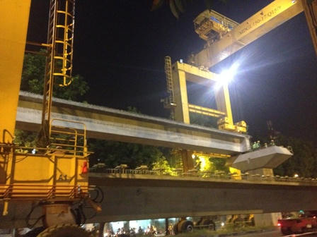 Choáng ngợp trước hình ảnh vận chuyển dầm bê tông “khổng lồ” lớn nhất Việt Nam 