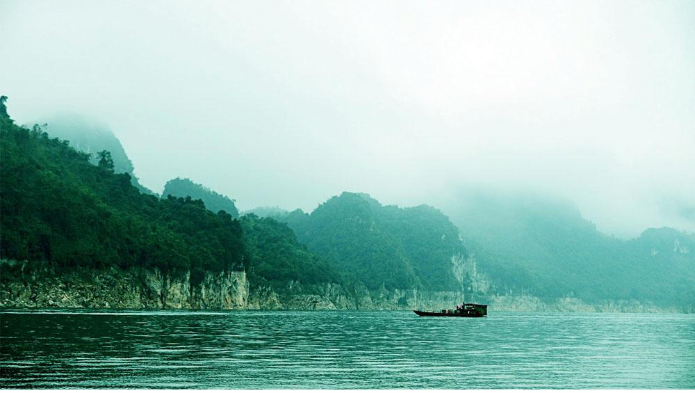 Hồ Hòa Bình và cơ hội có một không hai