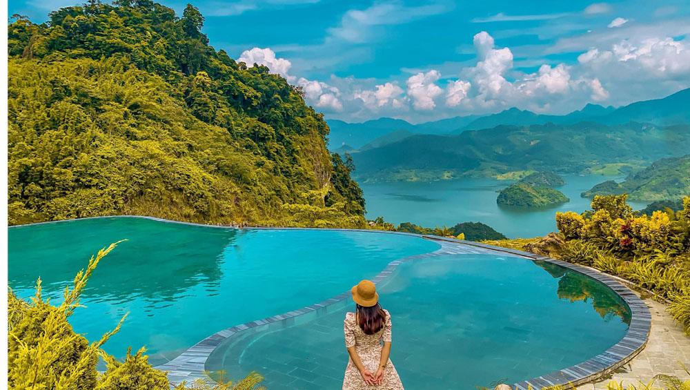 Hồ Hòa Bình và cơ hội có một không hai