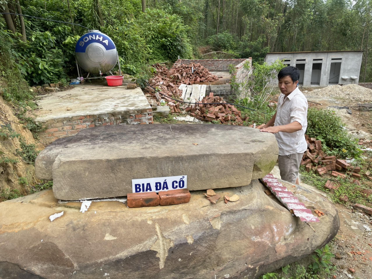 Dấu tích chùa cổ trên núi Thét 