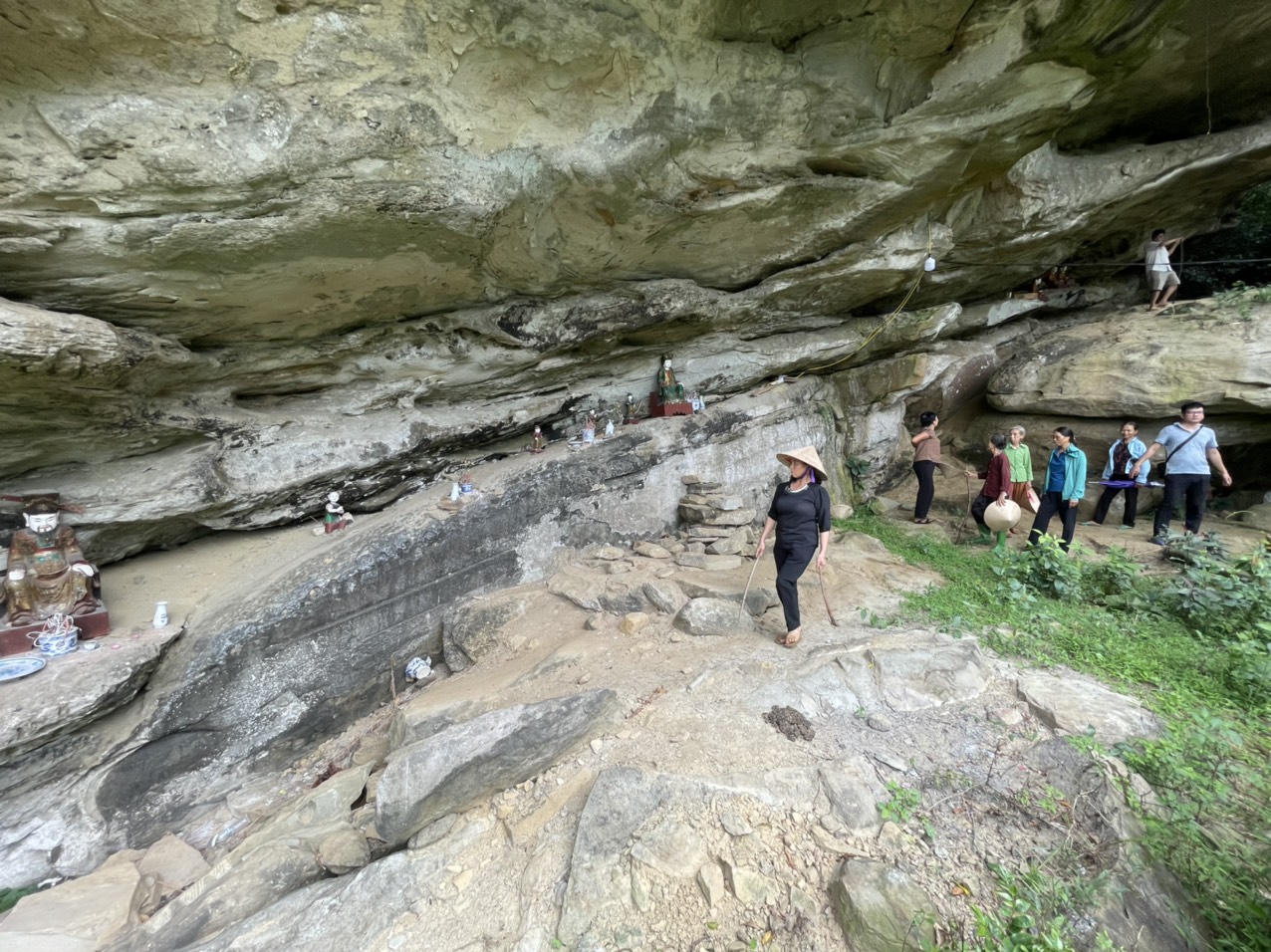 Dấu tích chùa cổ trên núi Thét 