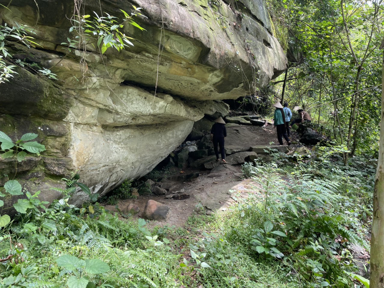 Dấu tích chùa cổ trên núi Thét 