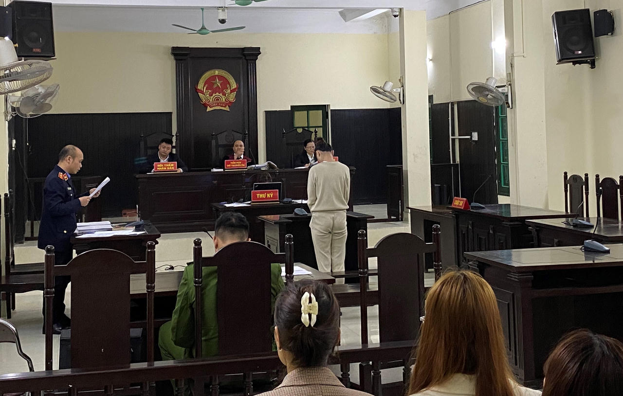 Thiếu nữ 9x lĩnh 5 năm tù vì buôn bán hàng giả