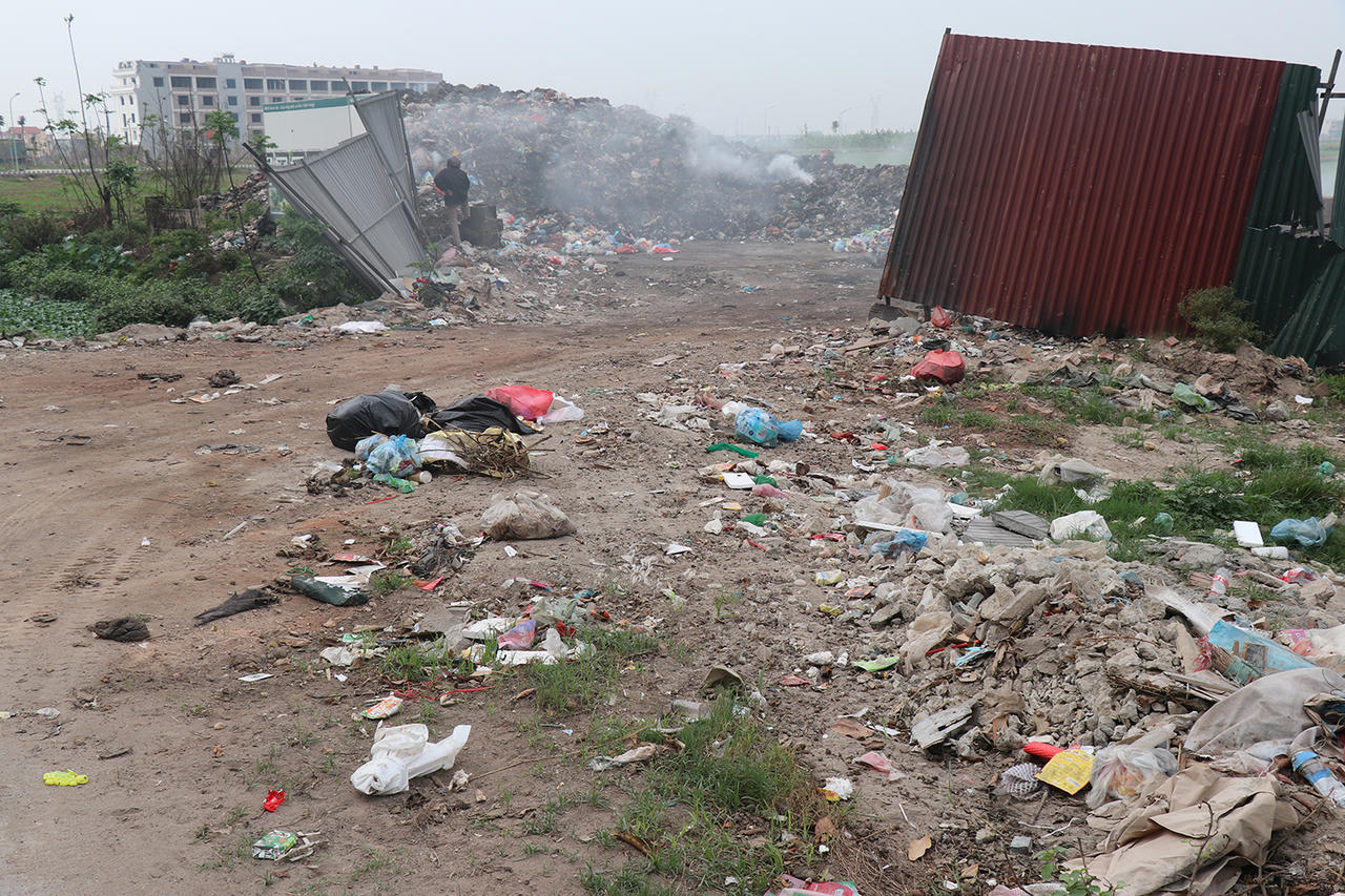 Tiên Du (Bắc Ninh): Người dân kêu khổ vì điểm tập kết rác gây ô nhiễm