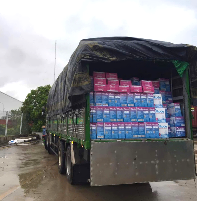 Đồng hành cùng Báo Pháp luật Việt Nam cứu trợ vùng lũ: Vikoda trao tặng 7.200 chai nước khoáng kiềm thiên nhiên 