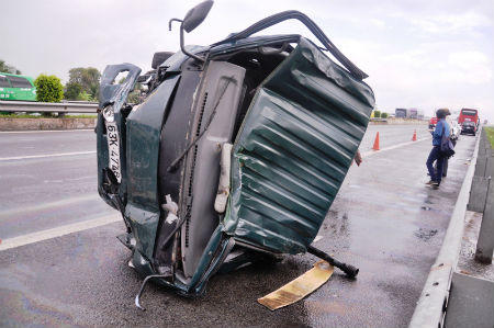 Tai nạn kinh hoàng trên đường cao tốc TP.HCM - Trung Lương