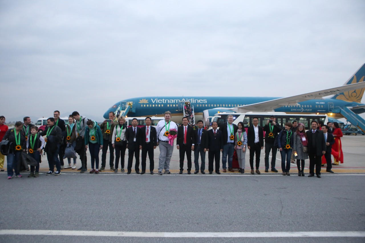 Chào đón đoàn khách quốc tế đầu tiên đến Việt Nam năm 2019 