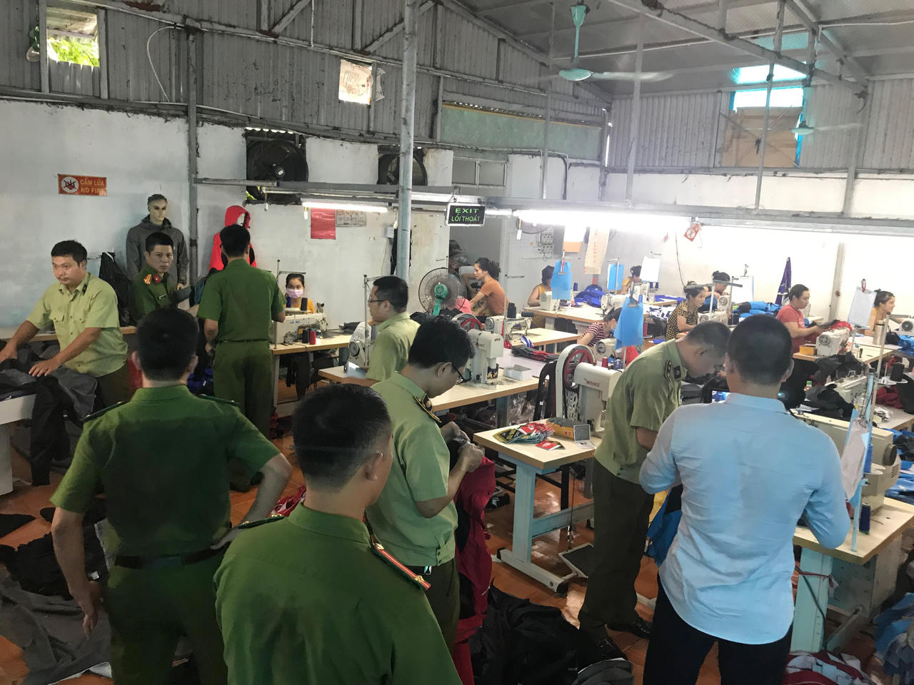 Truy tận gốc cơ sở sản xuất áo The North Face giả