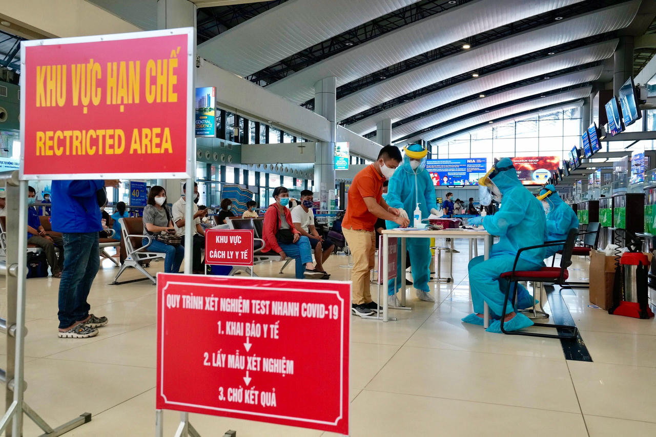 Hành khách có thể thực hiện test nhanh COVID-19 tại sân bay Nội Bài
