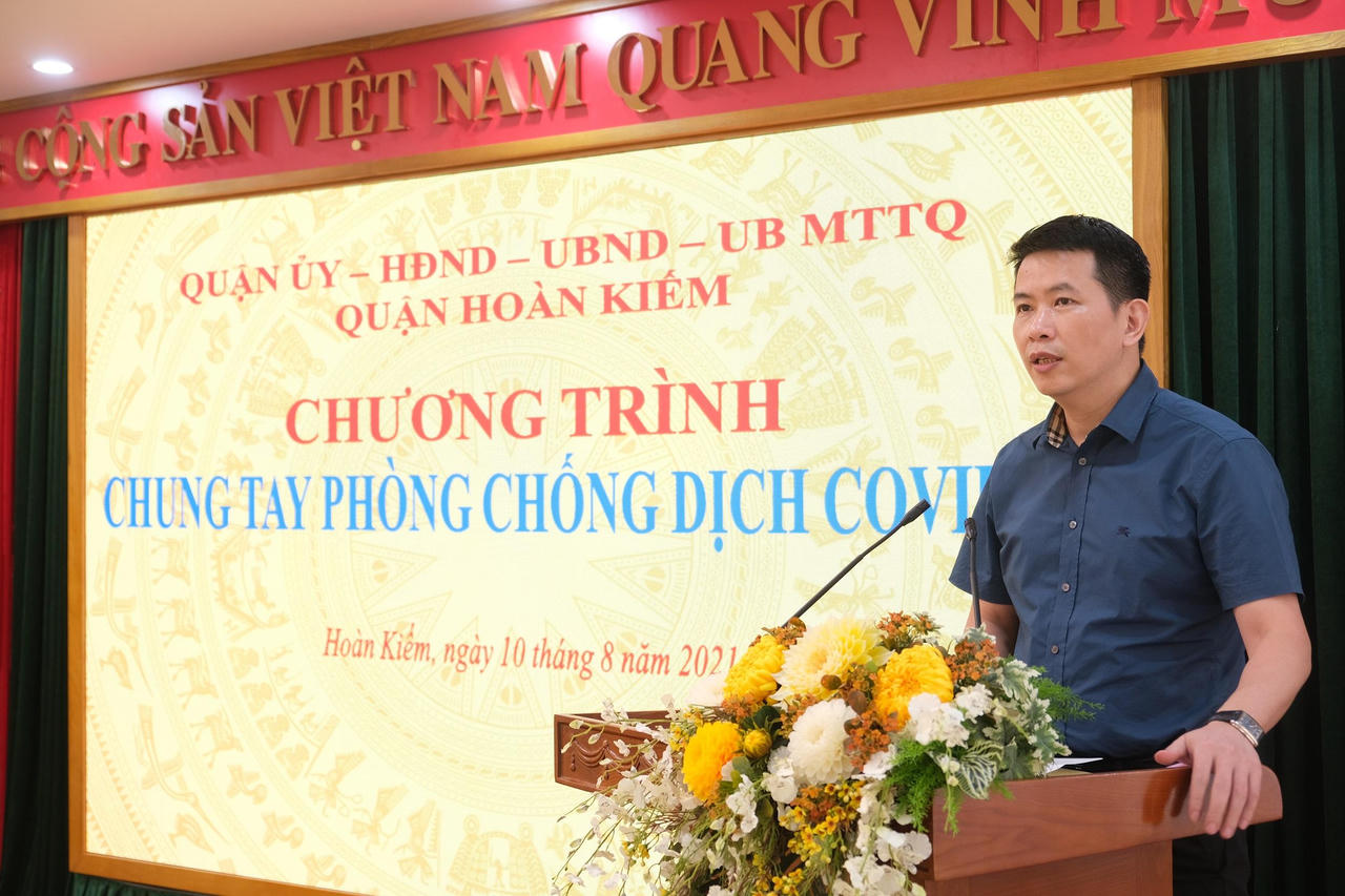Vietcombank tặng xe cứu thương cho quận Hoàn Kiếm