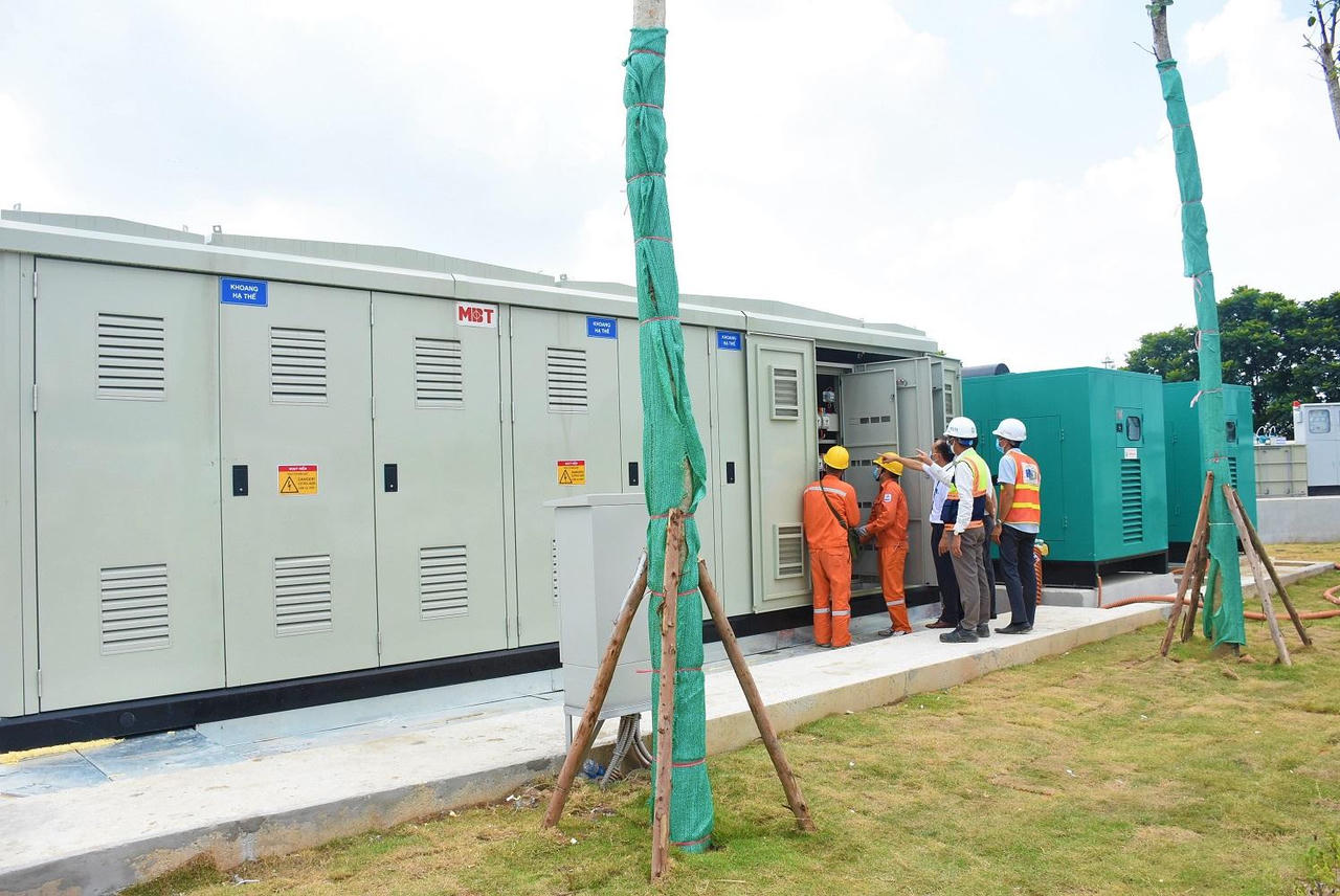 EVNHANOI đảm bảo cung cấp điện ổn định cho Bệnh viện dã chiến Yên Sở