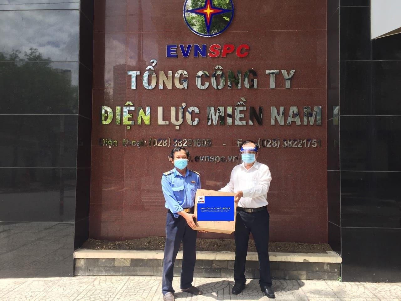 Món quà đặc biệt đến với người lao động ngành điện trong ngày Tết Độc lập