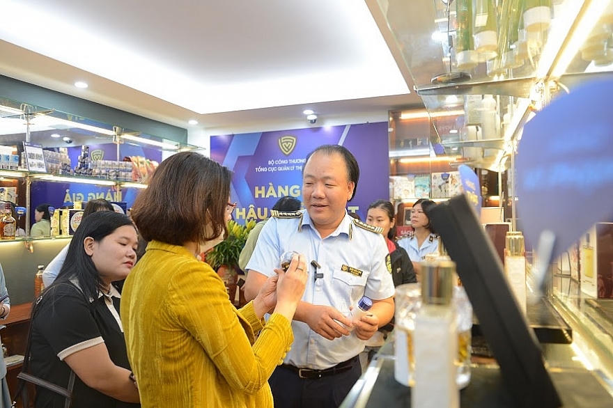 Mở cửa trở lại Phòng Trưng bày nhận diện hàng thật - hàng giả dịp cuối năm