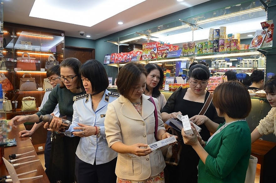 Mở cửa trở lại Phòng Trưng bày nhận diện hàng thật - hàng giả dịp cuối năm