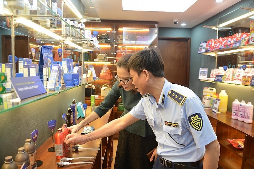 Mở cửa trở lại Phòng Trưng bày nhận diện hàng thật - hàng giả dịp cuối năm