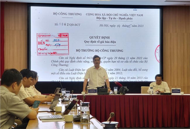 Giá điện tăng, người dân làm gì để kiểm soát hóa đơn tiền điện?