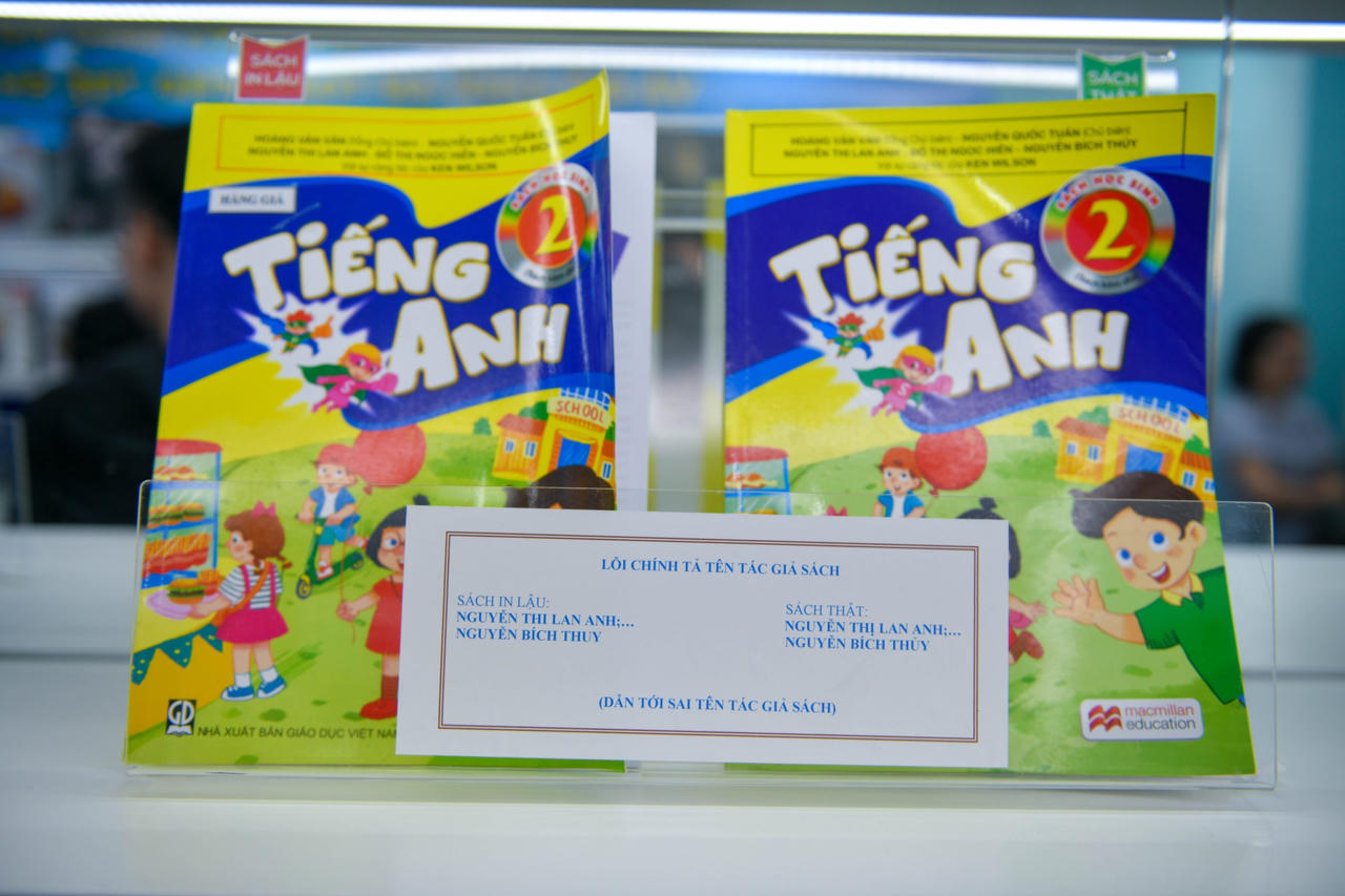 Mở cửa phòng nhận diện sách giáo dục và đồ chơi an toàn cho trẻ em