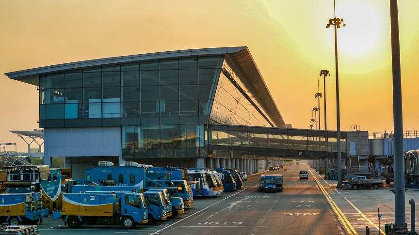 Hoạt động tại sân bay Nội Bài ra sao khi nhiệt độ ngoài trời lên đến 61 độ C?