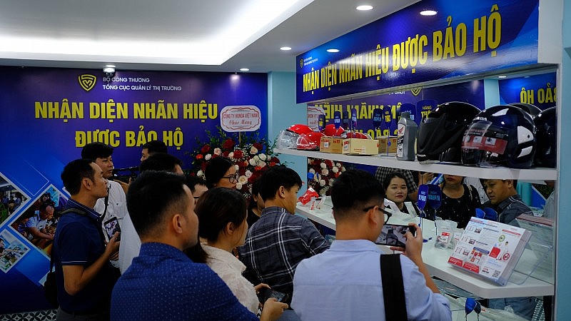 Trưng bày nhận diện hàng thật - giả với hơn 500 sản phẩm được bảo hộ tại Việt Nam