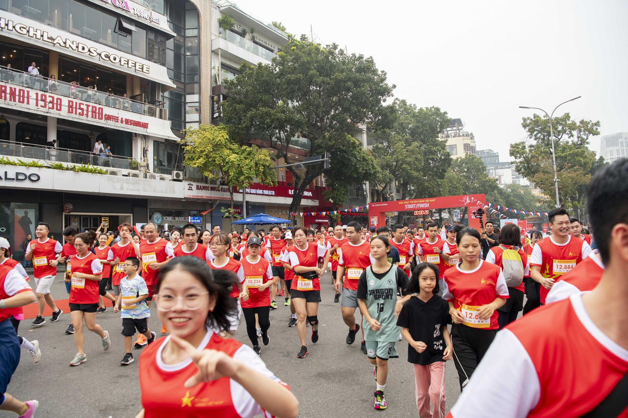 Hơn 1.000 người tham gia giải chạy "Tự hào hàng Việt Nam"