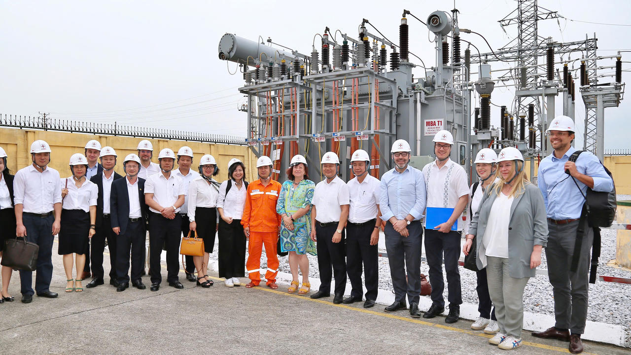 Đoàn công tác cấp cao của Chính phủ CHLB Đức làm việc với Tổng công ty Điện lực miền Bắc