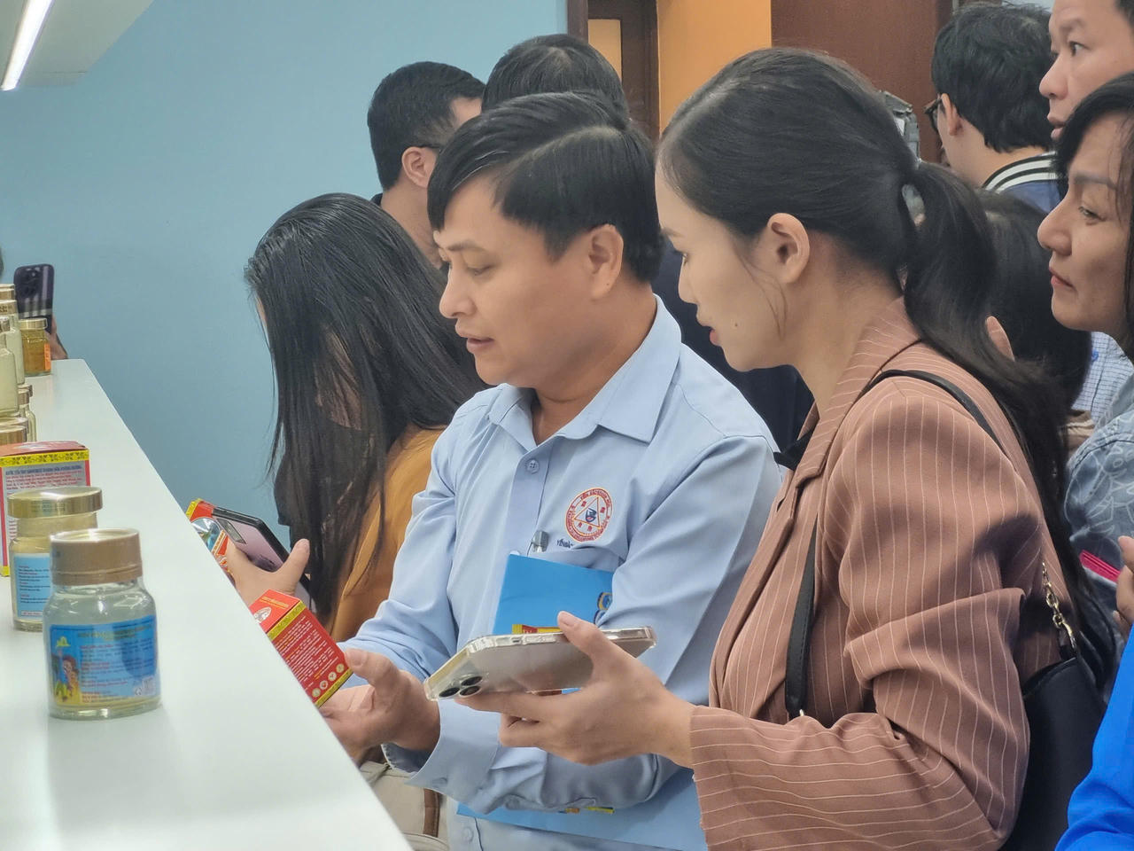 Hơn 400 sản phẩm xuất hiện tại Phòng trưng bày thật - giả