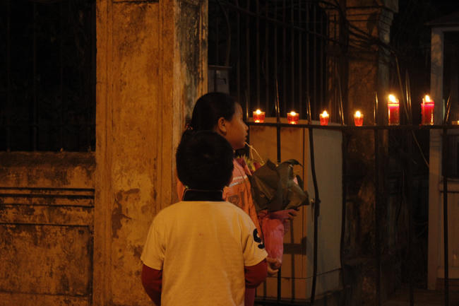 30 Hoàng Diệu lung linh nến, hoa tưởng nhớ 49 ngày mất Đại tướng