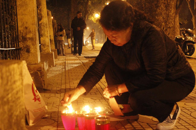 30 Hoàng Diệu lung linh nến, hoa tưởng nhớ 49 ngày mất Đại tướng