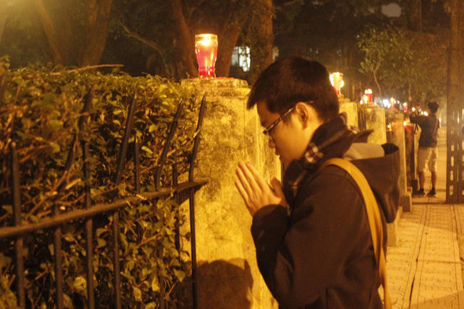 30 Hoàng Diệu lung linh nến, hoa tưởng nhớ 49 ngày mất Đại tướng