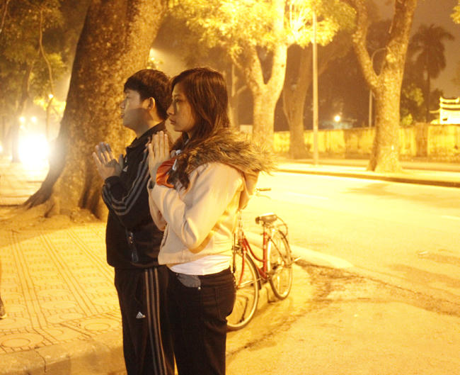 30 Hoàng Diệu lung linh nến, hoa tưởng nhớ 49 ngày mất Đại tướng