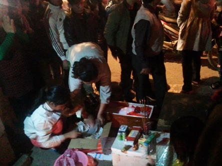  Phát hiện thai nhi 6 tháng tuổi bị vứt trong thùng rác