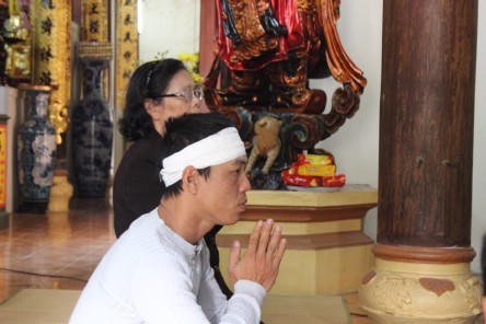 Cầu siêu cho nạn nhân bị bác sỹ thẩm mỹ phi tang xác