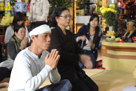 Cầu siêu cho nạn nhân bị bác sỹ thẩm mỹ phi tang xác