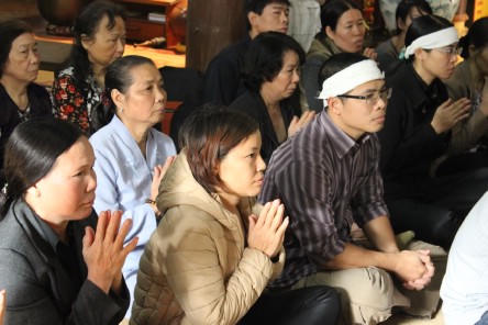 Cầu siêu cho nạn nhân bị bác sỹ thẩm mỹ phi tang xác