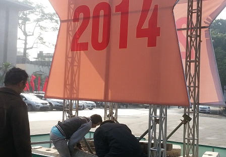 Không khí đón năm mới 2014 tại Thủ đô Hà Nội