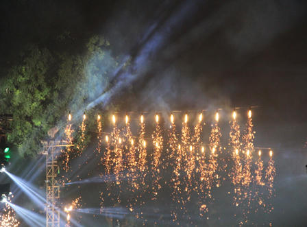 Tưng bừng lễ hội đếm ngược đón năm mới ở Hà Nội