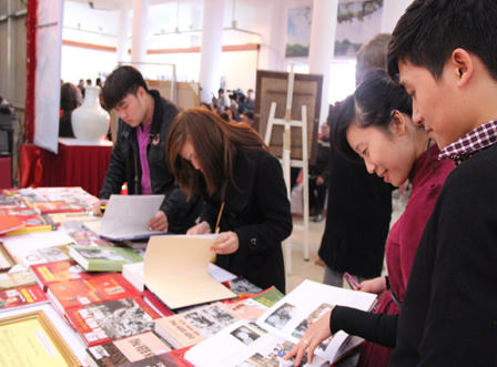 Triển lãm 103 bức ảnh về Đại tướng Võ Nguyên Giáp