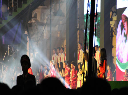 Tưng bừng lễ hội đếm ngược đón năm mới ở Hà Nội