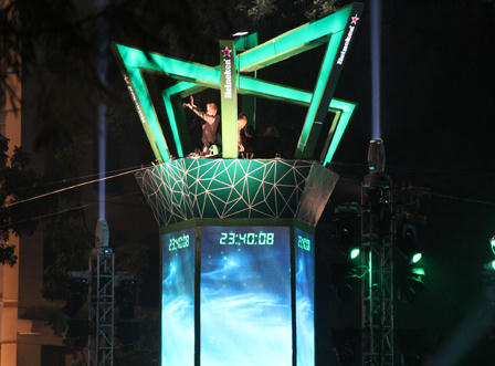 Tưng bừng lễ hội đếm ngược đón năm mới ở Hà Nội