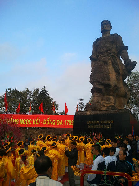 Tưng bừng lễ hội gò Đống Đa