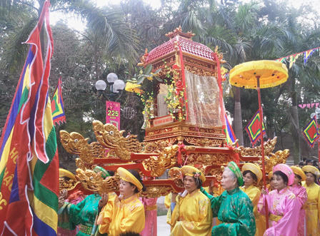 Tưng bừng lễ hội gò Đống Đa