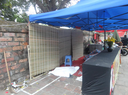 Phố “Ông Đồ” đìu hiu sau Tết 