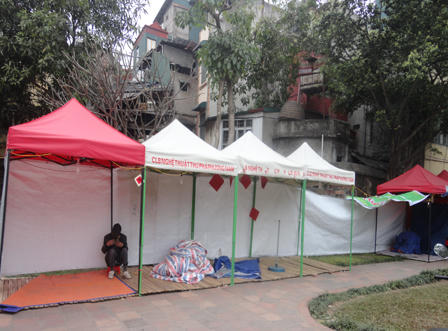 Phố “Ông Đồ” đìu hiu sau Tết 