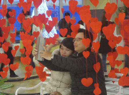 Hình ảnh đẹp của những cặp đôi Hà Nội ngày Valentine