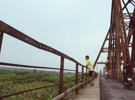 Giới trẻ lên tiếng về 3 phương án "cứu"  cầu Long Biên