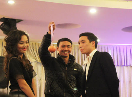 Thạch Thu Huyền... cắn chảy máu môi Hồng Đăng